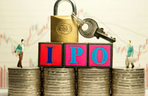 鼓勵持股滿三年的原有股東將部分老股向投資者轉讓，轉讓后，公司實際控制人不得發(fā)生變更。

 　　嘉實財富管理有限公司財富管理總監(jiān)吳妙娟：老股轉讓也是一個亮點，而不是像以前僅僅是發(fā)行新股。對股價做出穩(wěn)定的要求，對中小投資者利益有比較好的保護作用。