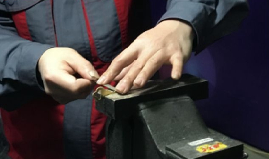 徒手配鑰匙、冰火焊鋼管……這些航天工匠們的超群技藝令人嘆服！