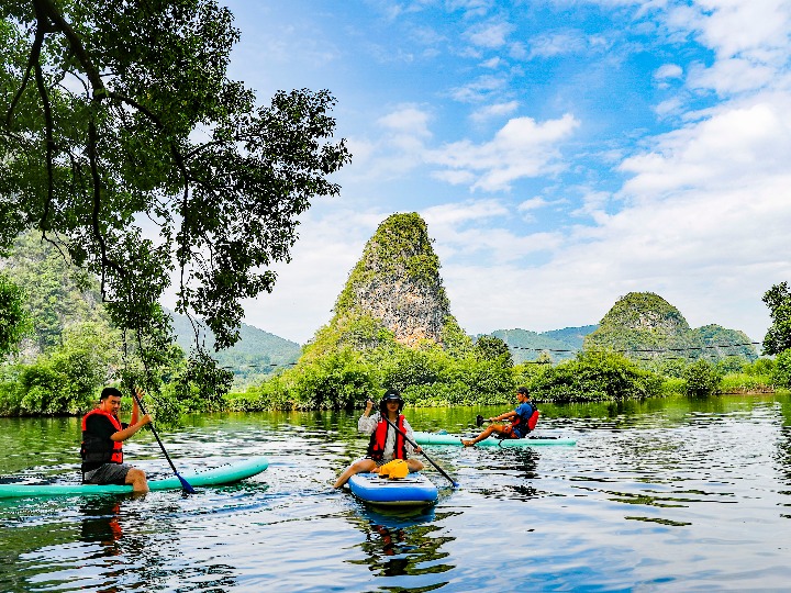 追光丨房車、帳篷、太空艙……你想要的露營裝備這里都有