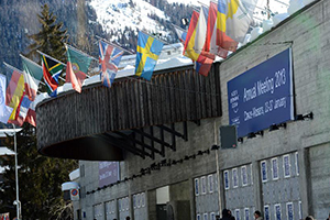 達(dá)沃斯場(chǎng)外國旗