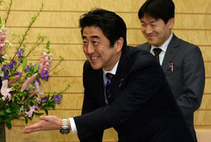 安倍，討來的達(dá)沃斯演講