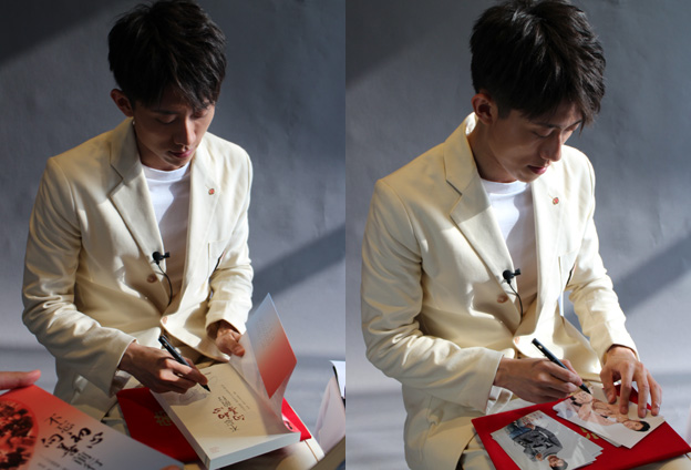 一個人最重要的素質(zhì)其實就是認(rèn)清自己，不管多么的成功，不要忘記自己的初心，這是最重要的。