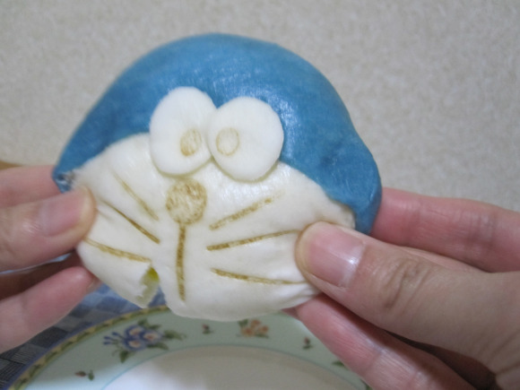 不忍下口！日便利店推出機(jī)器貓饅頭【圖】