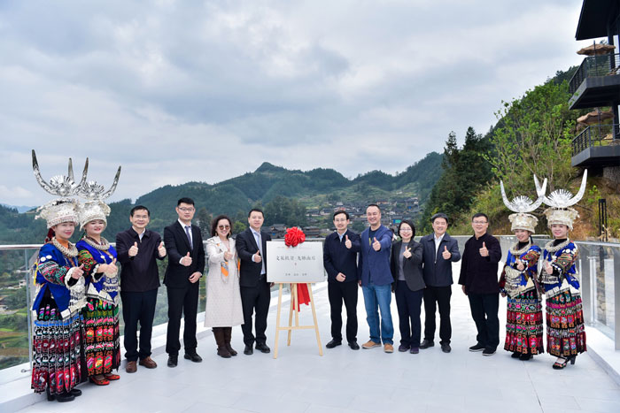 鞏固扶貧成果 融創(chuàng)以“龍?zhí)翗颖?rdquo;為典范建立扶貧長效機(jī)制