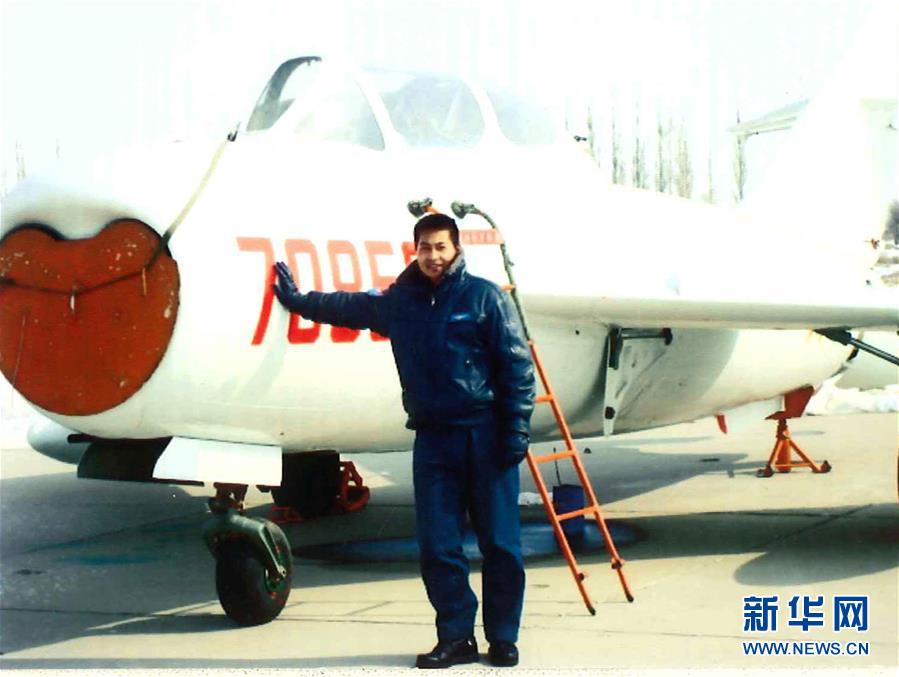 （建軍90周年&middot;英雄&middot;圖文互動(dòng)）（3）聽(tīng)，渤海灣有風(fēng)吹過(guò)來(lái)&mdash;&mdash;追記海軍某艦載航空兵部隊(duì)一級(jí)飛行員張超