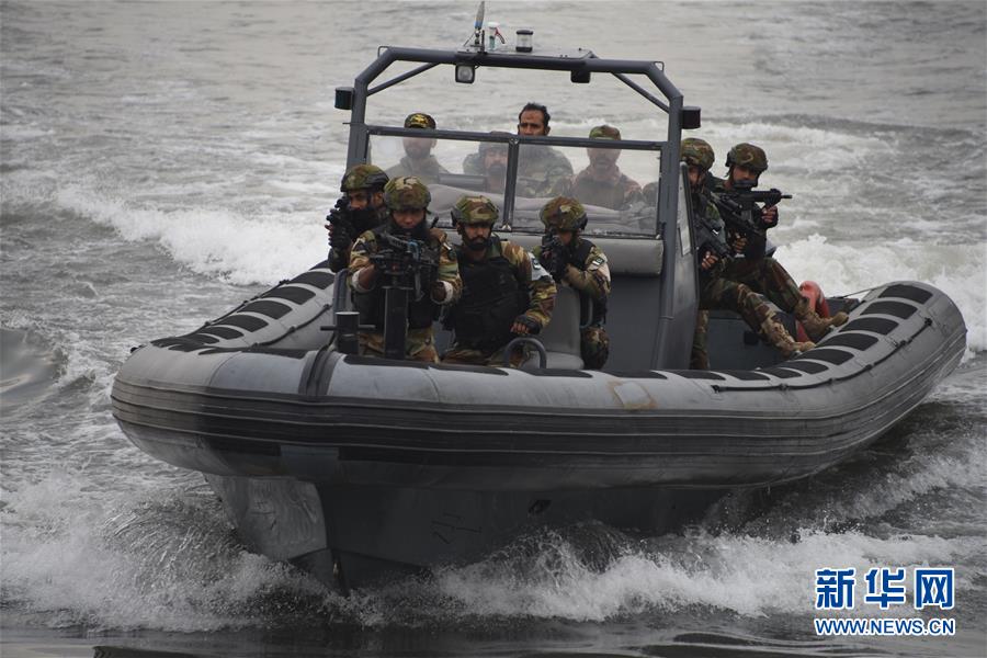(圖文互動(dòng)·國際)(1)“海洋衛(wèi)士-2020”中巴海上聯(lián)演:結(jié)束港岸交流轉(zhuǎn)入海上實(shí)兵實(shí)彈演練