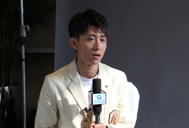 國有棟梁，大愛無疆；爾如嫩草，小愛芬芳。