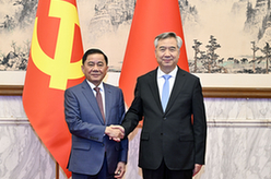 李希同越共中央政治局委員、中央書記處書記、中央檢查委員會主任陳錦繡舉行會談