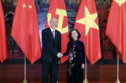 蔡奇同越共中央政治局委員、中央書記處常務(wù)書記張氏梅舉行會談