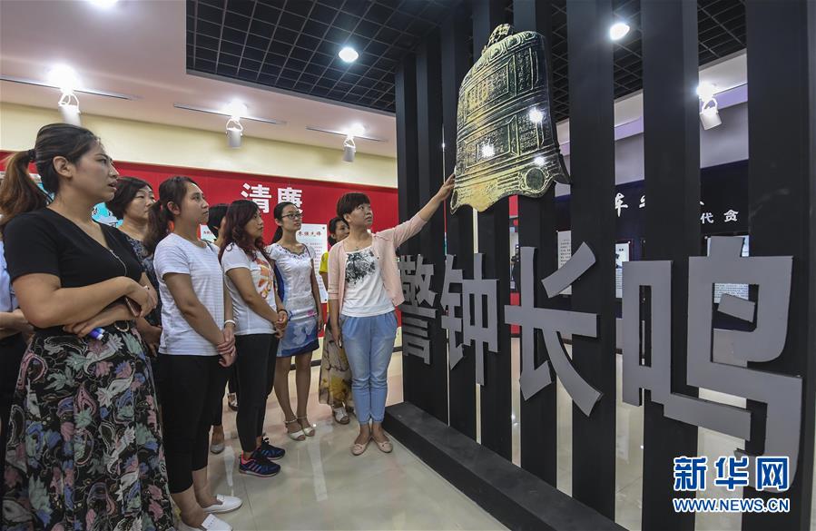 (新華全媒頭條·十九大特別報(bào)道·圖文互動(dòng))(2)再塑黨的形象的偉大工程——中國共產(chǎn)黨自身建設(shè)的五年探索之路