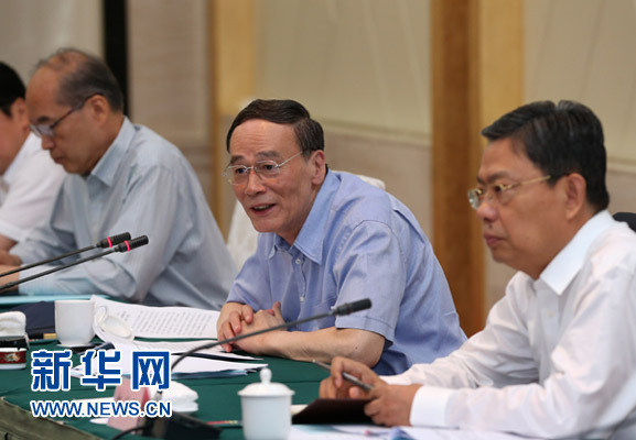 這是7月4日，王岐山在錫林浩特市主持召開(kāi)部分省區(qū)市巡視工作座談會(huì)。新華社記者 龐興雷 攝