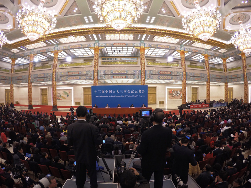 3月15日，國務(wù)院總理李克強在北京人民大會堂與中外記者見面，并回答記者提問。 新華社記者陳曄華攝
