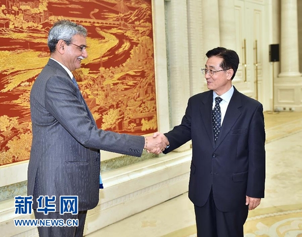 5月9日，中共中央書記處書記、中央紀(jì)委副書記趙洪祝在北京會(huì)見印度中央監(jiān)察委員會(huì)主席喬杜里。 新華社記者 李濤 攝