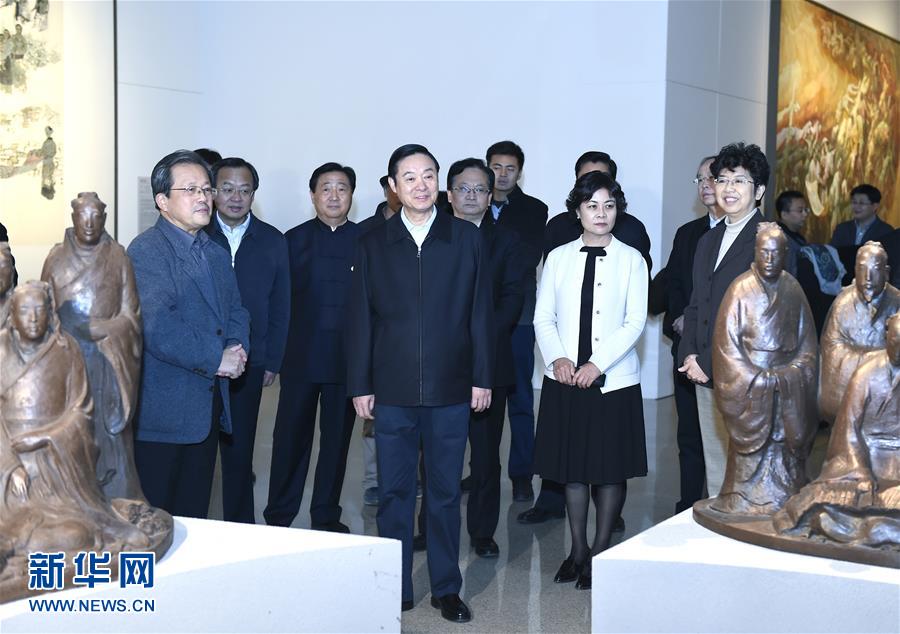 12月6日，中共中央政治局委員、中央書記處書記、中宣部部長劉奇葆在北京參觀中華文明歷史題材美術(shù)創(chuàng)作工程入選作品展覽。 新華社記者張領(lǐng)攝