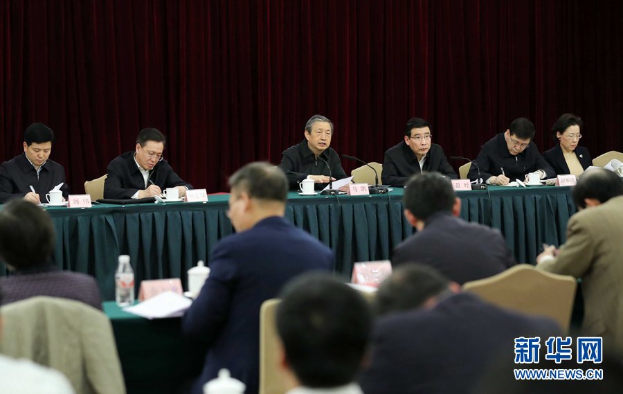 2月28日，國家新材料產(chǎn)業(yè)發(fā)展專家咨詢委員會成立大會在北京召開。中共中央政治局委員、國務(wù)院副總理、國家新材料產(chǎn)業(yè)發(fā)展領(lǐng)導(dǎo)小組組長馬凱出席會議并講話。新華社記者劉衛(wèi)兵攝 
