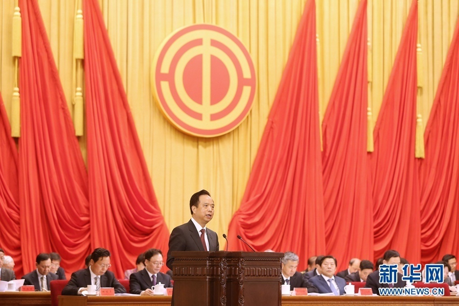 4月27日，慶祝“五一”國際勞動(dòng)節(jié)暨全國五一勞動(dòng)獎(jiǎng)和全國工人先鋒號(hào)表彰大會(huì)在北京人民大會(huì)堂舉行。中共中央政治局委員、中華全國總工會(huì)主席李建國出席大會(huì)并講話。新華社記者 才揚(yáng) 攝 