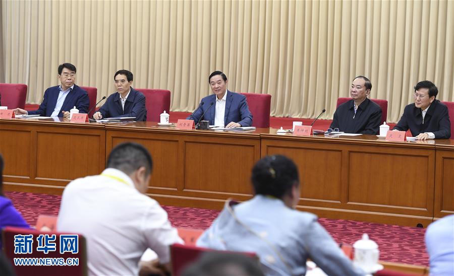 5月18日，中共中央政治局委員、中央書記處書記、中宣部部長劉奇葆在北京出席紀(jì)念新華書店成立80周年座談會并講話。 新華社記者 張領(lǐng) 攝