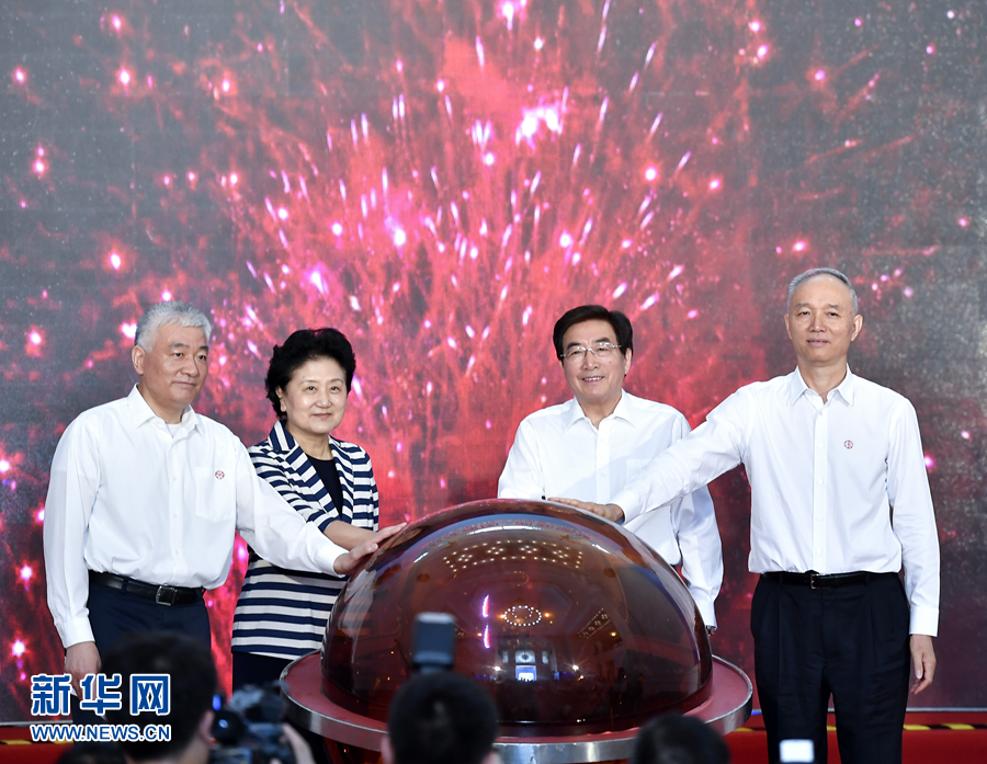 5月20日，中共中央政治局委員、國(guó)務(wù)院副總理劉延?xùn)|，中共中央政治局委員、中共北京市委書記郭金龍?jiān)诒本┏鱿?017年全國(guó)科技活動(dòng)周暨北京科技周現(xiàn)場(chǎng)活動(dòng)。劉延?xùn)|宣布2017年全國(guó)科技活動(dòng)周暨北京科技周啟動(dòng)。新華社記者 燕雁 攝