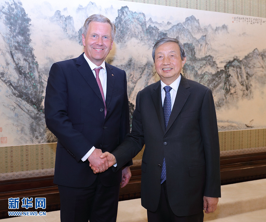 6月13日，國務(wù)院副總理馬凱在北京中南海紫光閣會見德國前總統(tǒng)、全球中小企業(yè)聯(lián)盟全球主席武爾夫。 新華社記者 王曄 攝 