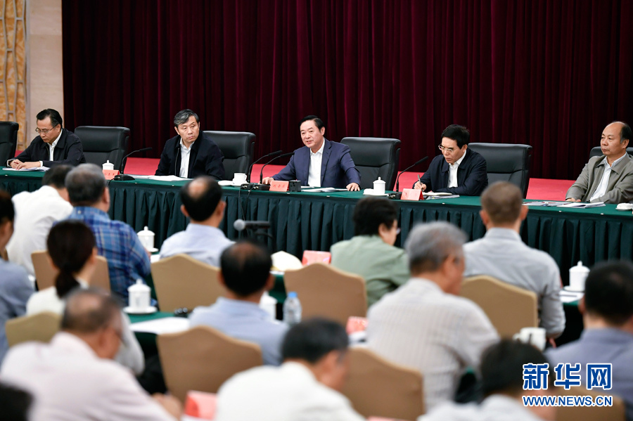 9月7日，中共中央政治局委員、中央書記處書記、中宣部部長劉奇葆在北京出席全國電視劇工作座談會并講話。 新華社記者 燕雁 攝

