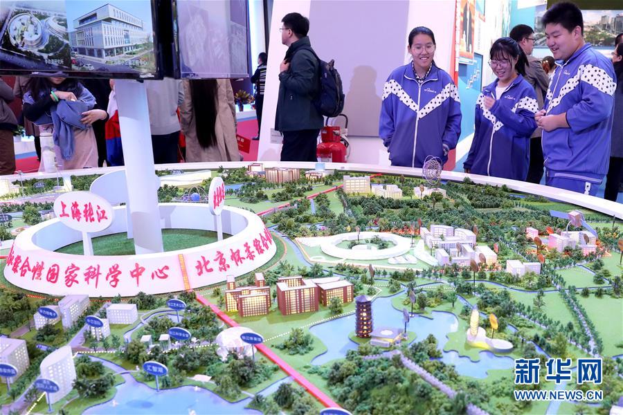 （十九大時(shí)光&middot;圖文互動(dòng)）（4）向著夢(mèng)想，奮進(jìn)！&mdash;&mdash;來自&ldquo;砥礪奮進(jìn)的五年&rdquo;大型成就展現(xiàn)場(chǎng)的報(bào)道 