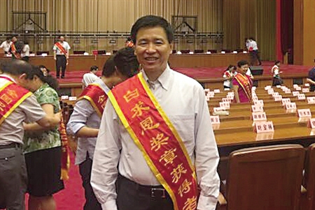 黃國寧被授予我國衛(wèi)生行業(yè)的最高榮譽&ldquo;白求恩獎?wù)?rdquo;。