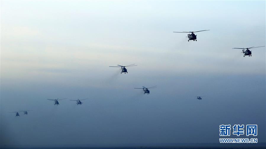 （新華全媒頭條·圖文互動）（5）備戰(zhàn)踏上新起點，練兵展現(xiàn)新氣象——2018中國軍隊新年開訓(xùn)全景大掃描