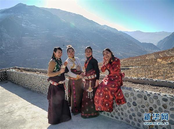 （圖文互動）（3）那些因農村路改變的青春&mdash;&mdash;三位80后青年的鄉(xiāng)村奮斗路