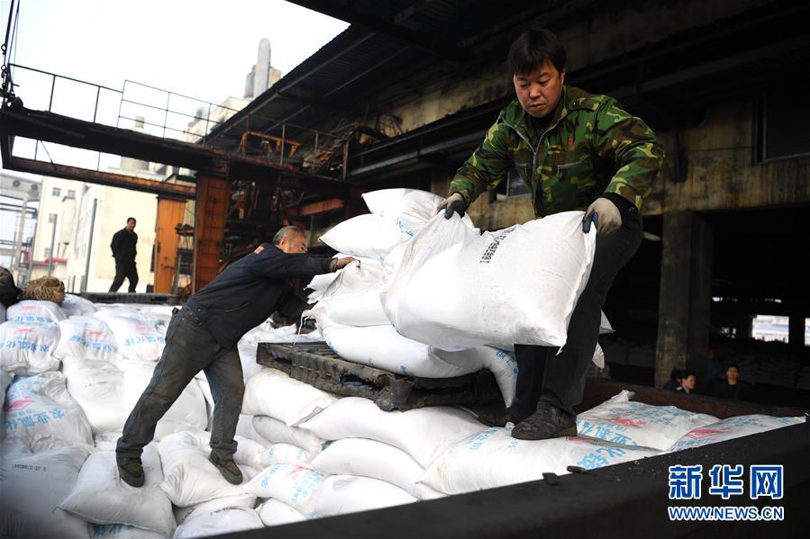 (新春走基層)(7)安徽:農(nóng)資“春運(yùn)”助春耕