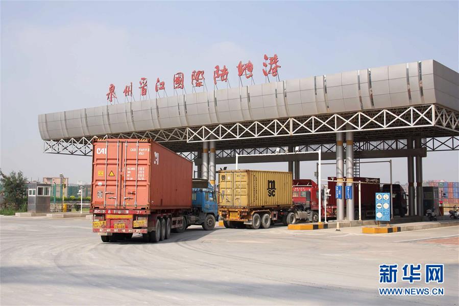 (新華全媒頭條)(1)天南地北歡樂“中國年”——新華社記者除夕走筆