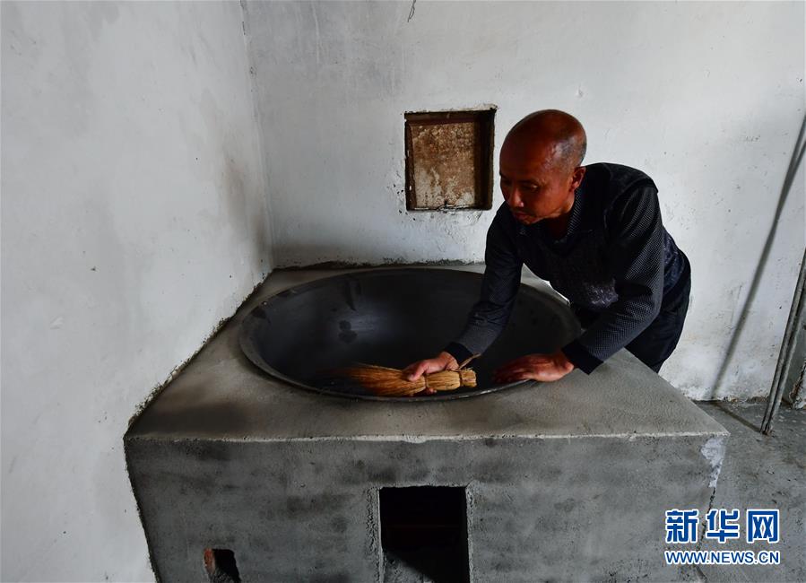 （走基層 聽(tīng)民聲）（4）貧困戶王萬(wàn)才的&ldquo;詩(shī)意&rdquo;脫貧路