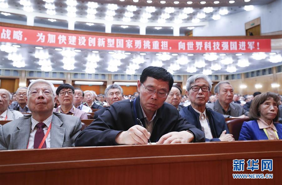 （新華全媒頭條·圖文互動）（4）向著建設(shè)世界科技強(qiáng)國的偉大目標(biāo)奮勇前進(jìn)！——習(xí)近平總書記在兩院院士大會上的重要講話引起熱烈反響之一 