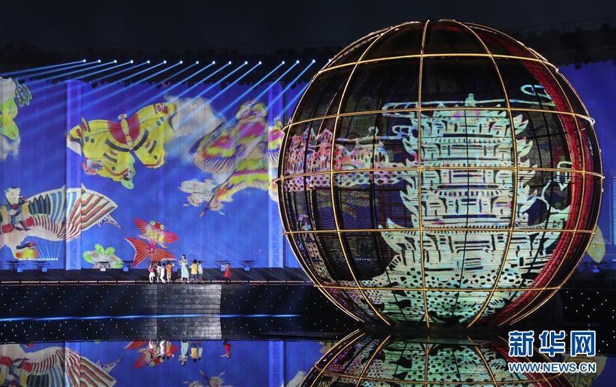 （新華全媒頭條·上合青島峰會·圖文互動）（3）攜手前進，開啟上合發(fā)展新征程 ——習(xí)近平主席主持上合組織青島峰會 并舉行系列活動紀實