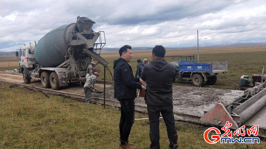 【脫貧攻堅(jiān)在行動(dòng)】打通致富路，牧民笑開(kāi)顏——青海省澤庫(kù)縣“第一書記”張文杰扶貧故事