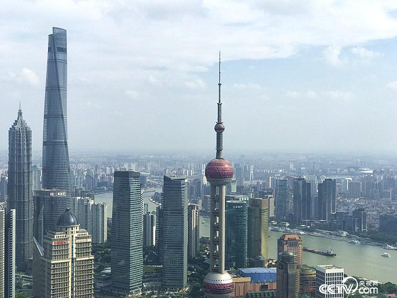 　　長三角更高質(zhì)量的一體化發(fā)展，將建成具有全球競爭力的世界級城市群。圖為上海陸家嘴（孔華/攝）