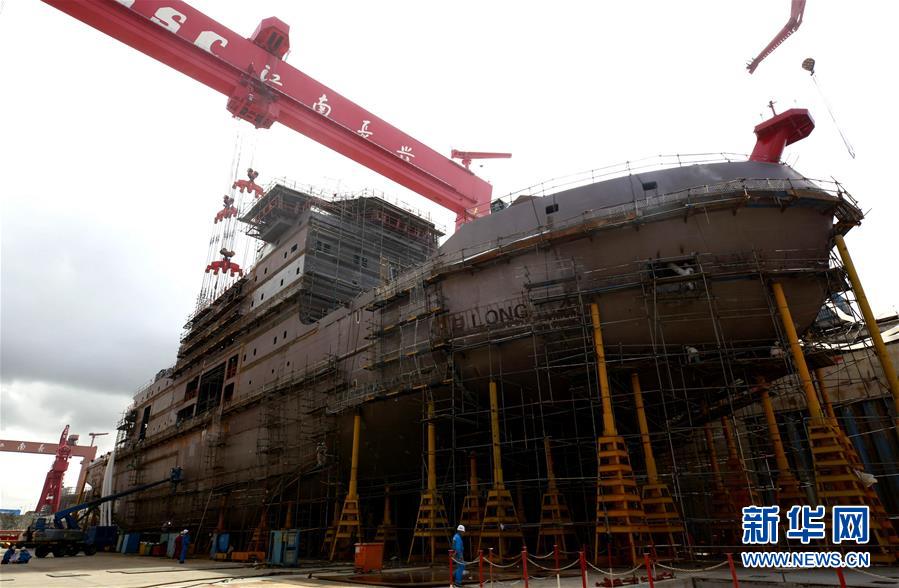 (圖文互動)(1)我國第一艘自主建造的極地科考破冰船“雪龍2”號雄姿初現(xiàn)