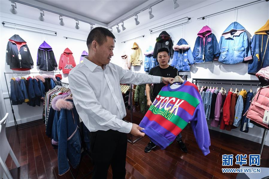 （壯闊東方潮 奮進(jìn)新時(shí)代——慶祝改革開(kāi)放40年·圖文互動(dòng)）（3）“斜杠青年”楊建平：“我是時(shí)代的幸運(yùn)兒！”