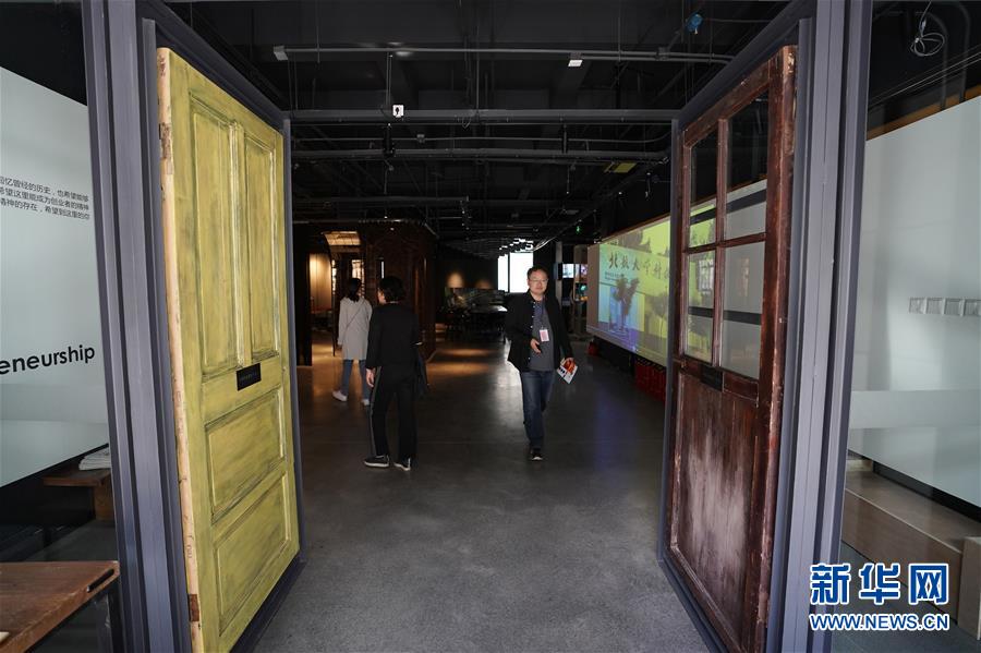 （新華全媒頭條&middot;圖文互動(dòng)）（9）奔跑吧，中關(guān)村！&mdash;&mdash;寫(xiě)在習(xí)近平總書(shū)記率領(lǐng)中央政治局到中關(guān)村集體學(xué)習(xí)5周年之際