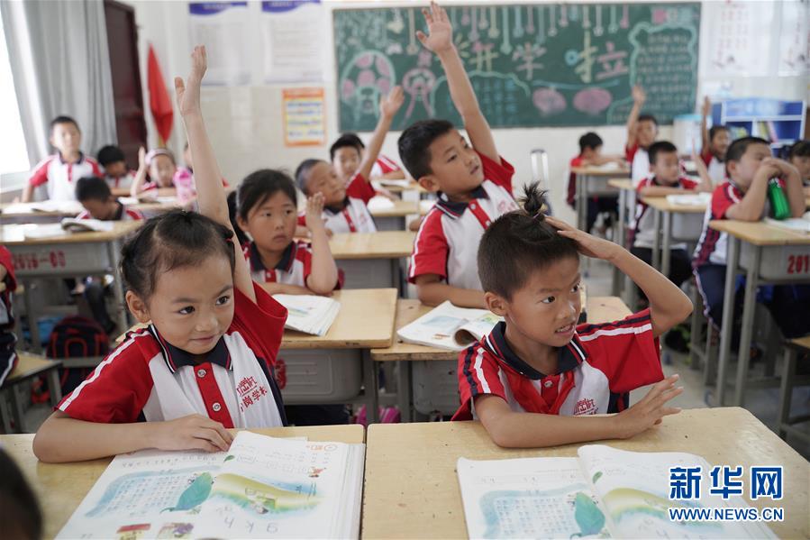 （新華全媒頭條·壯闊東方潮　奮進(jìn)新時(shí)代——慶祝改革開放40年·圖文互動(dòng)）（5）小崗，與時(shí)代同行——“中國農(nóng)村改革第一村”40年變遷的改革啟示