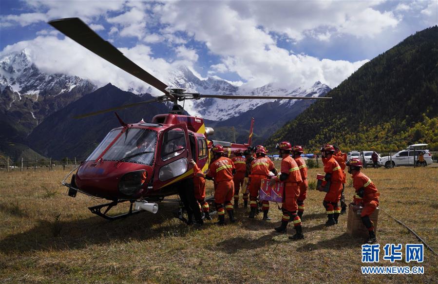 (社會)(1)雅江堰塞湖區(qū):雪山腳下的空中救援