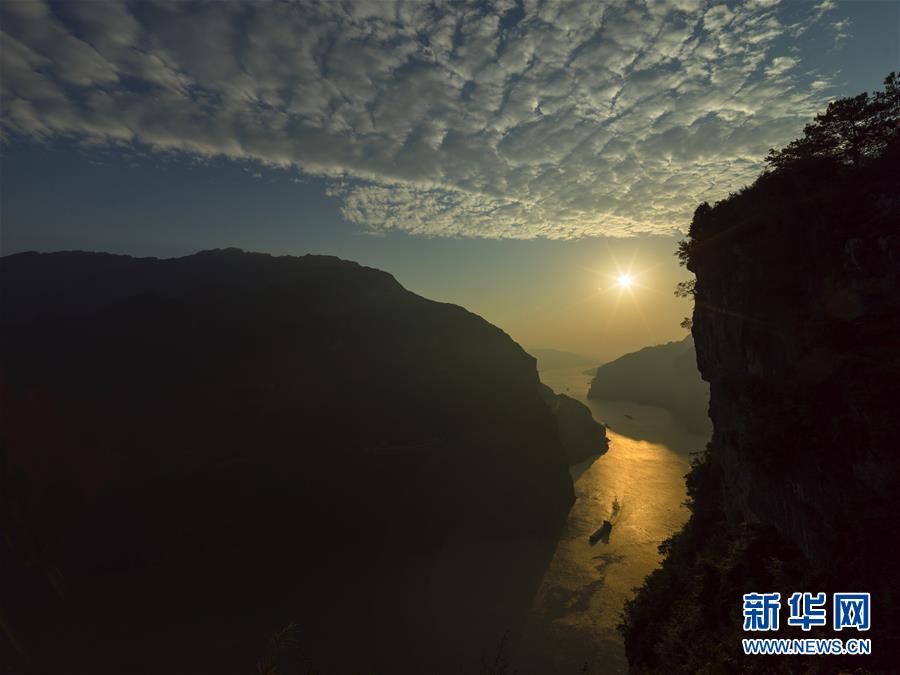 （百城百縣百企調(diào)研行&middot;圖文互動）（5）建設(shè)長江綠色走廊再譜新章&mdash;&mdash;長江三峽集團(tuán)發(fā)展紀(jì)實(shí)