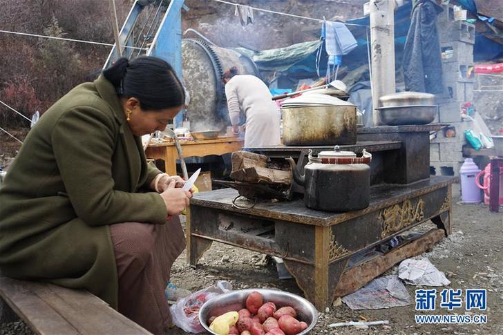 （圖文互動）（4）日子繼續(xù)好好過——探訪金沙江堰塞湖四川安置點(diǎn)