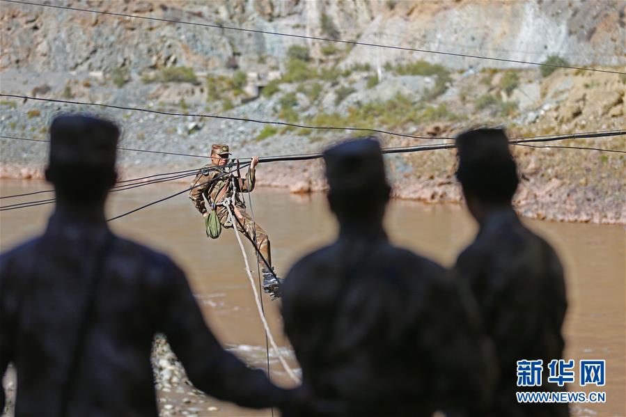 （向奉獻(xiàn)者致敬&middot;圖文互動(dòng)）（4）情注一纜通滇藏&mdash;&mdash;記某信息通信基地四營(yíng)五連連長(zhǎng)翁春芳