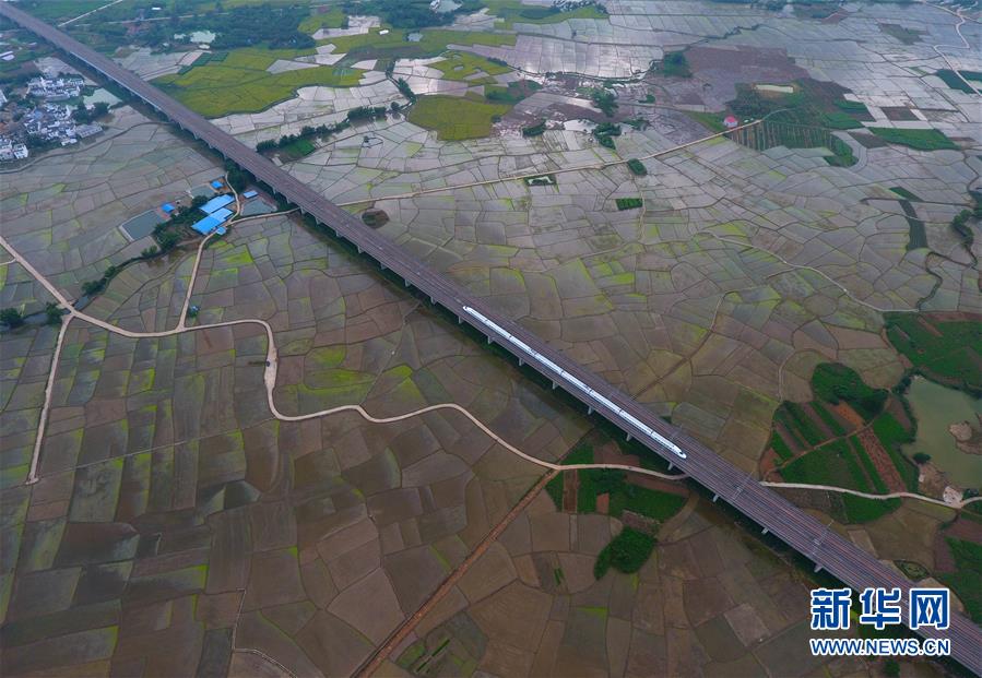 （輝煌60年&middot;壯美新廣西&middot;圖文互動(dòng)）（5）攜手描繪八桂大地上的美麗畫卷&mdash;&mdash;寫在廣西壯族自治區(qū)成立60周年之際