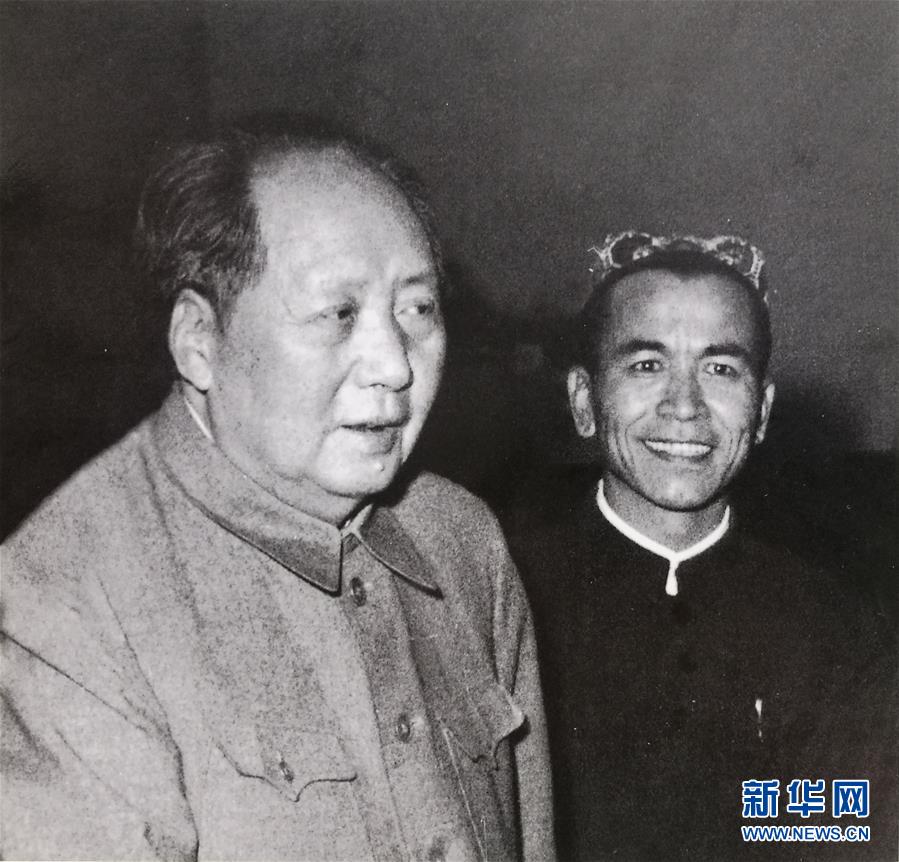 (時(shí)政)(1)鐵木爾·達(dá)瓦買提同志生平照片