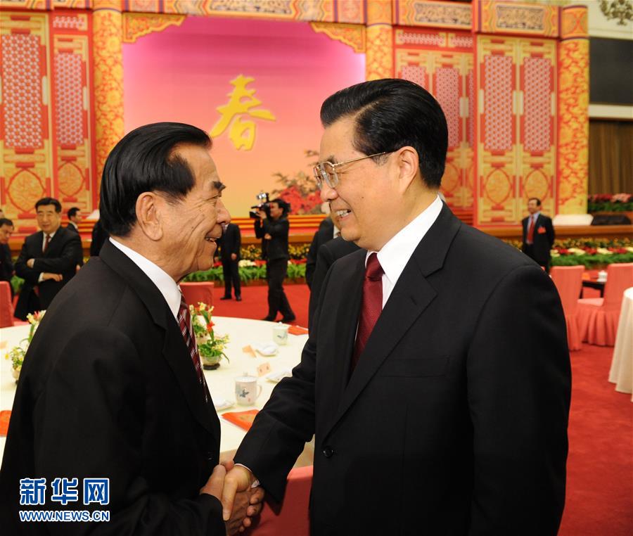 (時(shí)政)(5)鐵木爾·達(dá)瓦買提同志生平照片