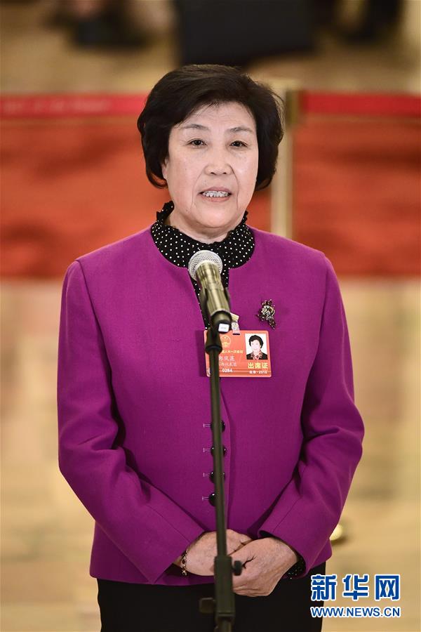 （兩會(huì)&middot;人大開(kāi)幕）（6）全國(guó)人大代表接受采訪