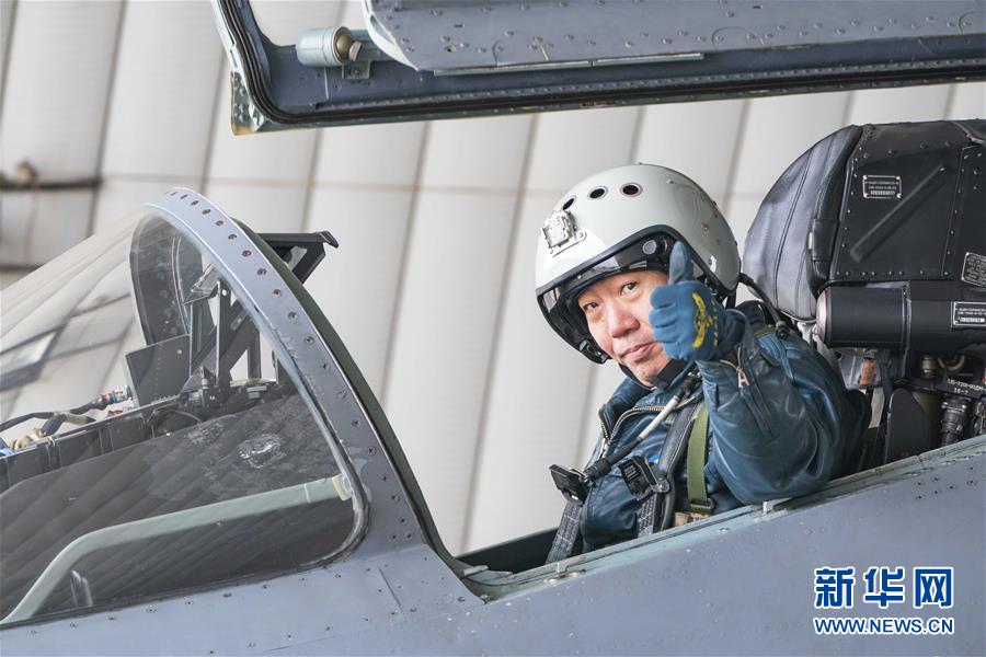 （新華全媒頭條·圖文互動）（4）戰(zhàn)鷹，為祖國奮飛——記空軍航空兵某旅旅長、特級飛行員郝井文