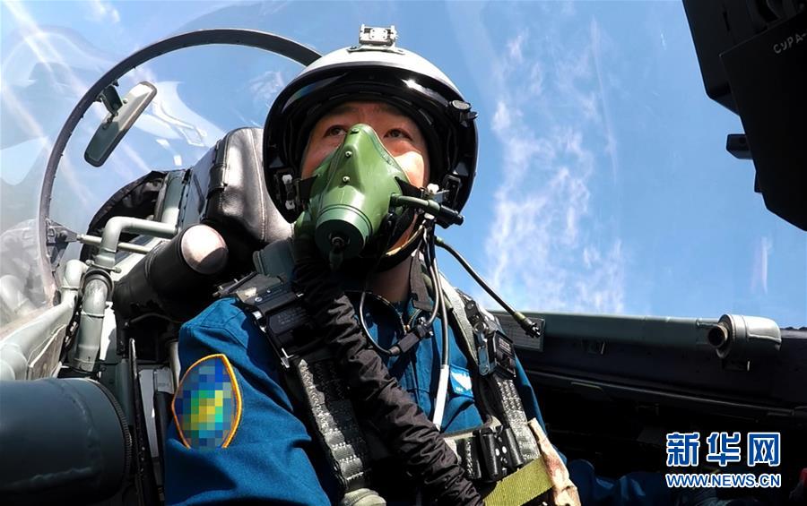 （新華全媒頭條·圖文互動）（6）戰(zhàn)鷹，為祖國奮飛——記空軍航空兵某旅旅長、特級飛行員郝井文