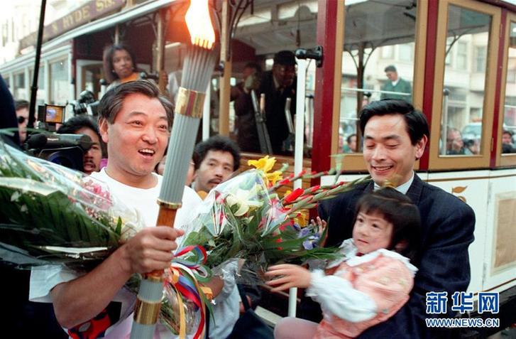 （改革先鋒風(fēng)采&middot;圖文互動）（4）展現(xiàn)團結(jié)一致的拼搏精神&mdash;&mdash;記我國首位奧運冠軍許海峰